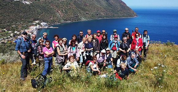 Trekking a Filicudi villaggio preistorico di Capo Graziano